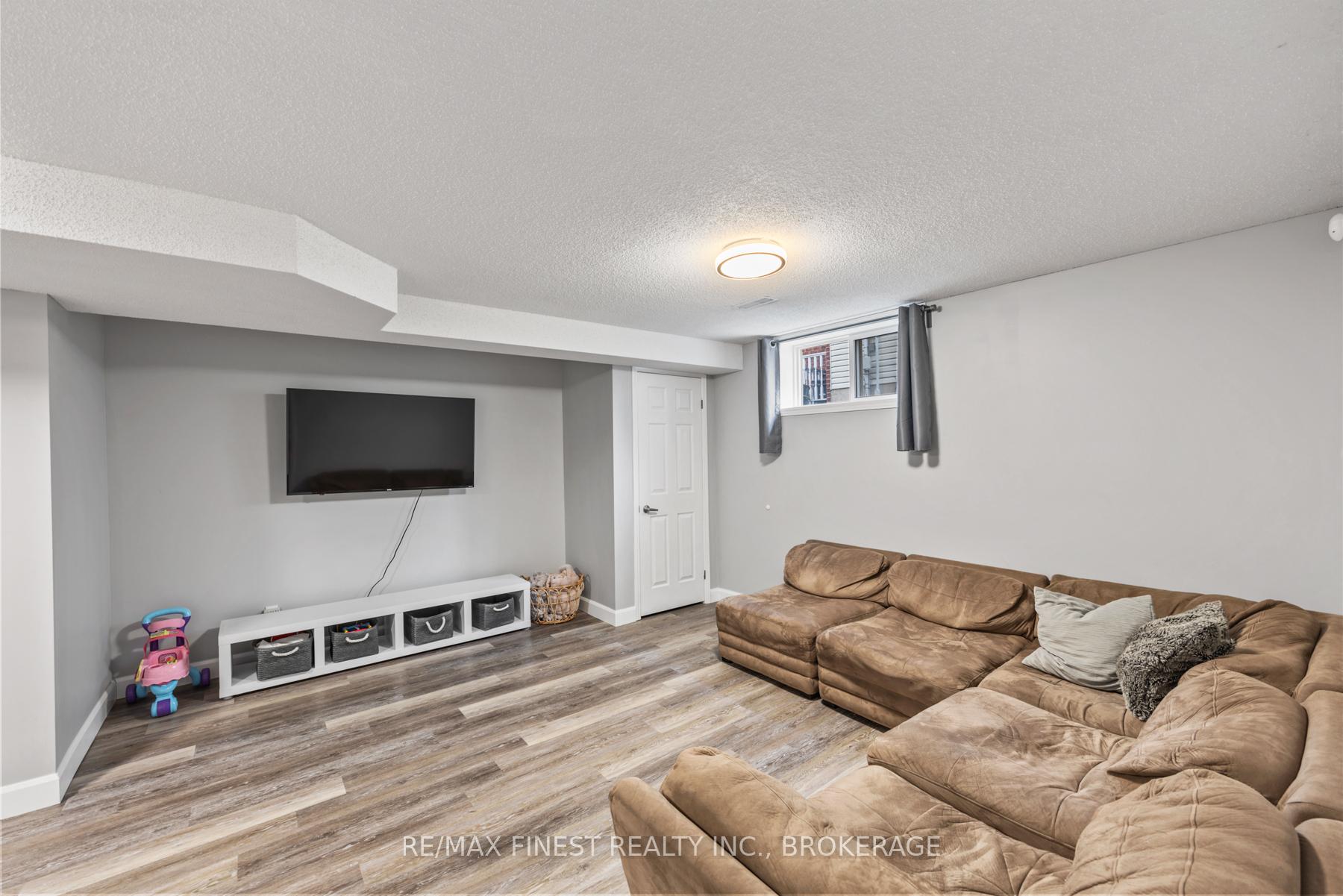 Photo 30 of 1236 Brackenwood Crescent, Kingston, City Northwest — HOMEH