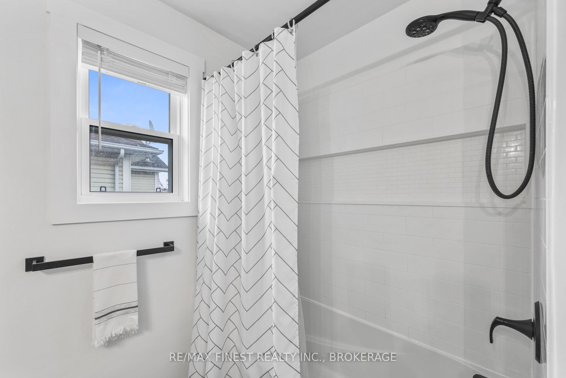 Photo 38 of 1236 Brackenwood Crescent, Kingston, City Northwest — HOMEH