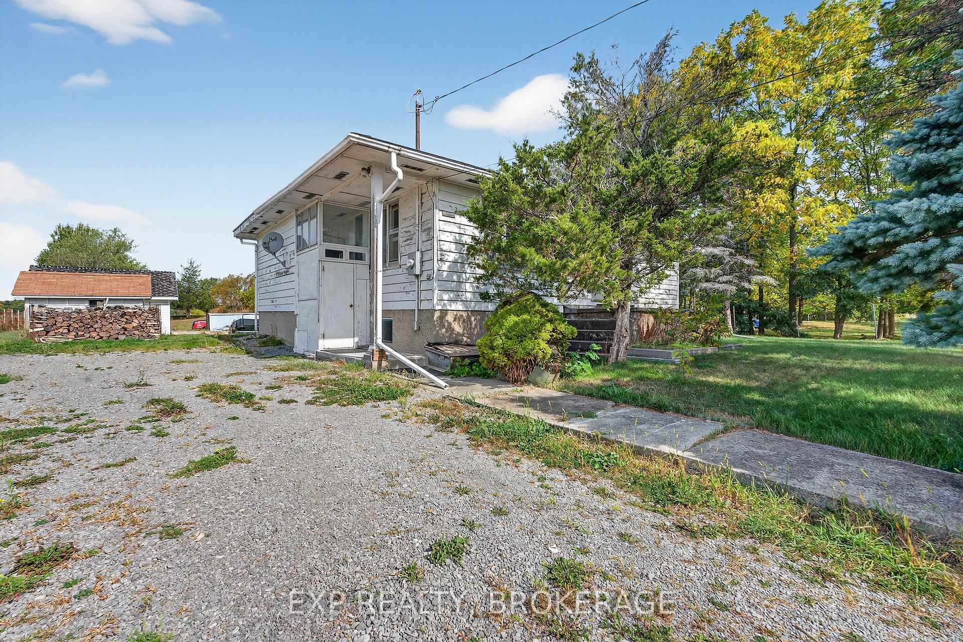 Photo 1 of 1195 Simmons Road, Loyalist, Lennox and Addington - South — HOMEH