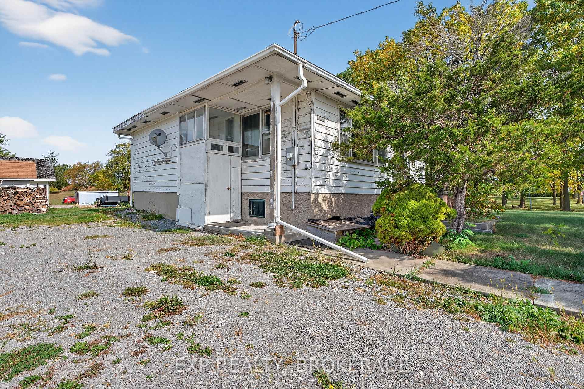 Photo 2 of 1195 Simmons Road, Loyalist, Lennox and Addington - South — HOMEH