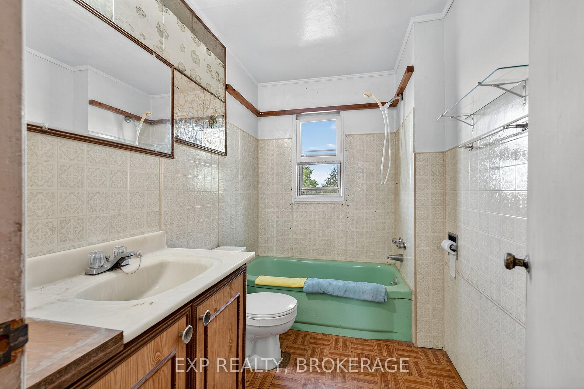 Photo 12 of 1195 Simmons Road, Loyalist, Lennox and Addington - South — HOMEH