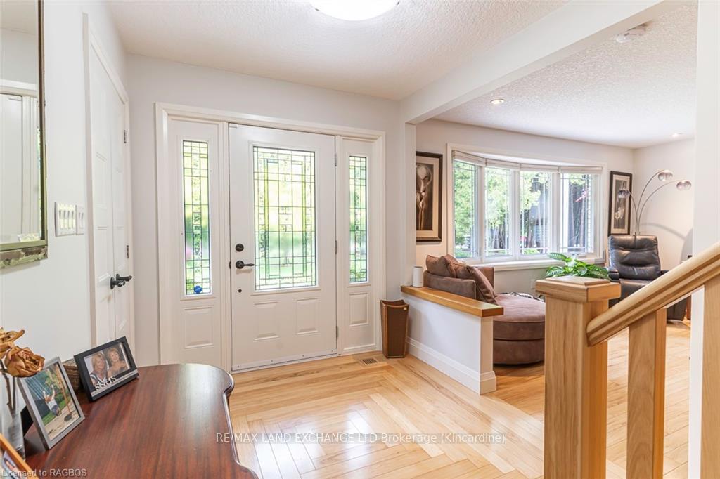 Photo 4 of 40 Albert Road, Kincardine — HOMEH