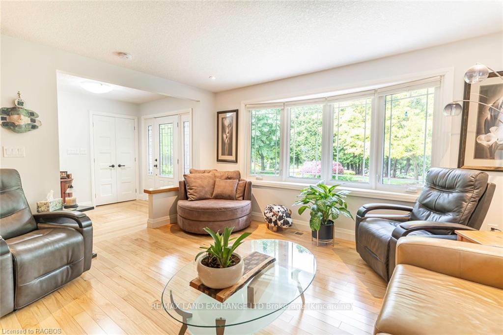 Photo 7 of 40 Albert Road, Kincardine — HOMEH