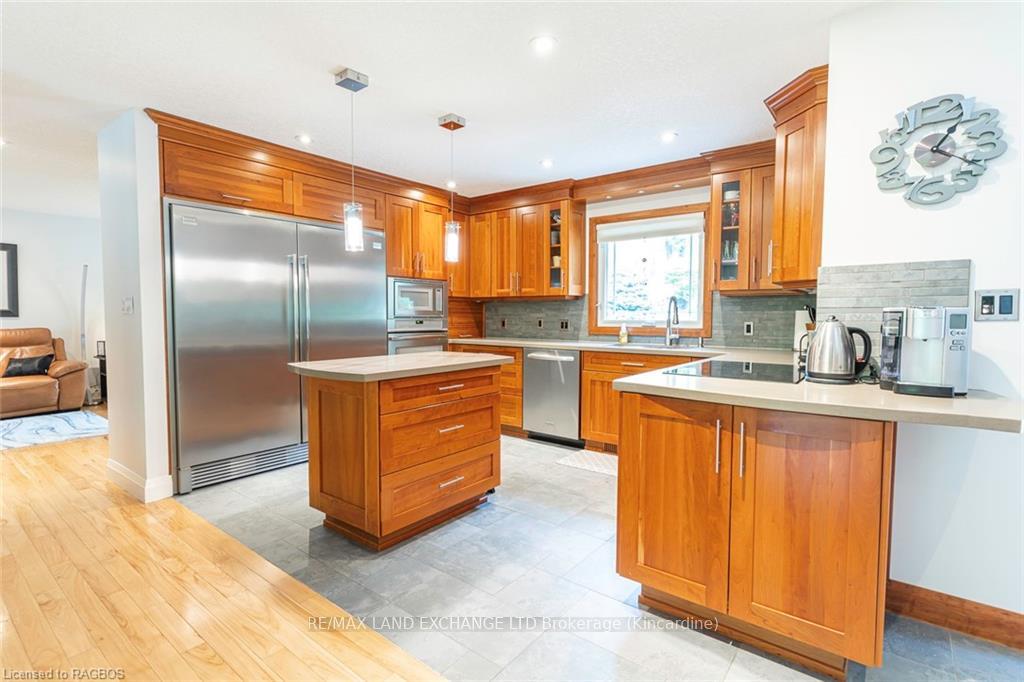 Photo 8 of 40 Albert Road, Kincardine — HOMEH