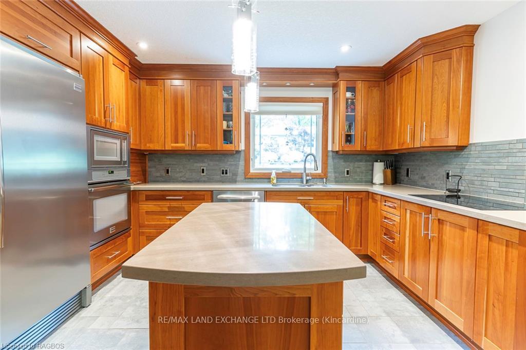 Photo 9 of 40 Albert Road, Kincardine — HOMEH