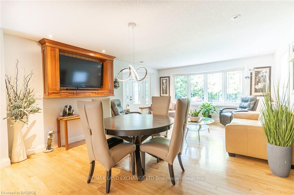 Photo 10 of 40 Albert Road, Kincardine — HOMEH