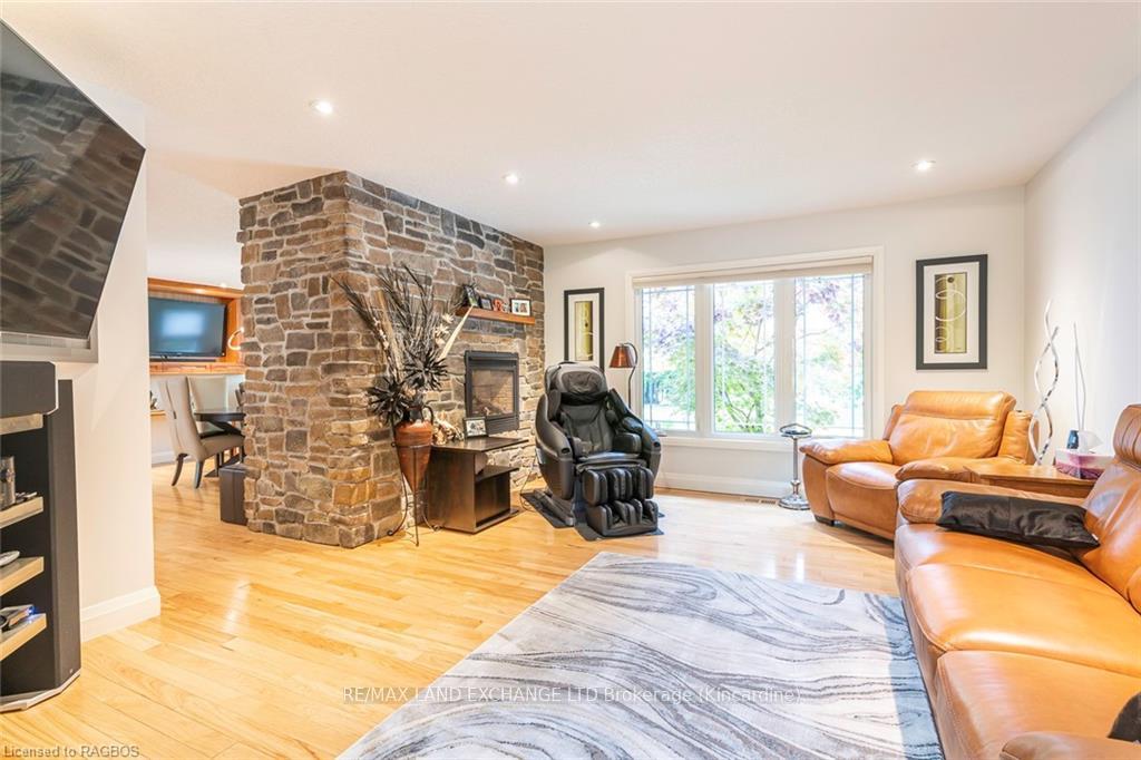 Photo 13 of 40 Albert Road, Kincardine — HOMEH