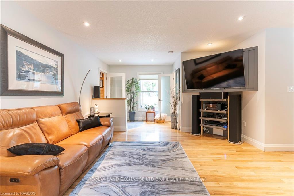 Photo 16 of 40 Albert Road, Kincardine — HOMEH