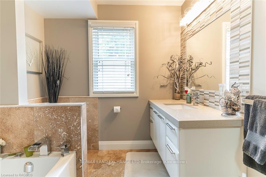 Photo 29 of 40 Albert Road, Kincardine — HOMEH