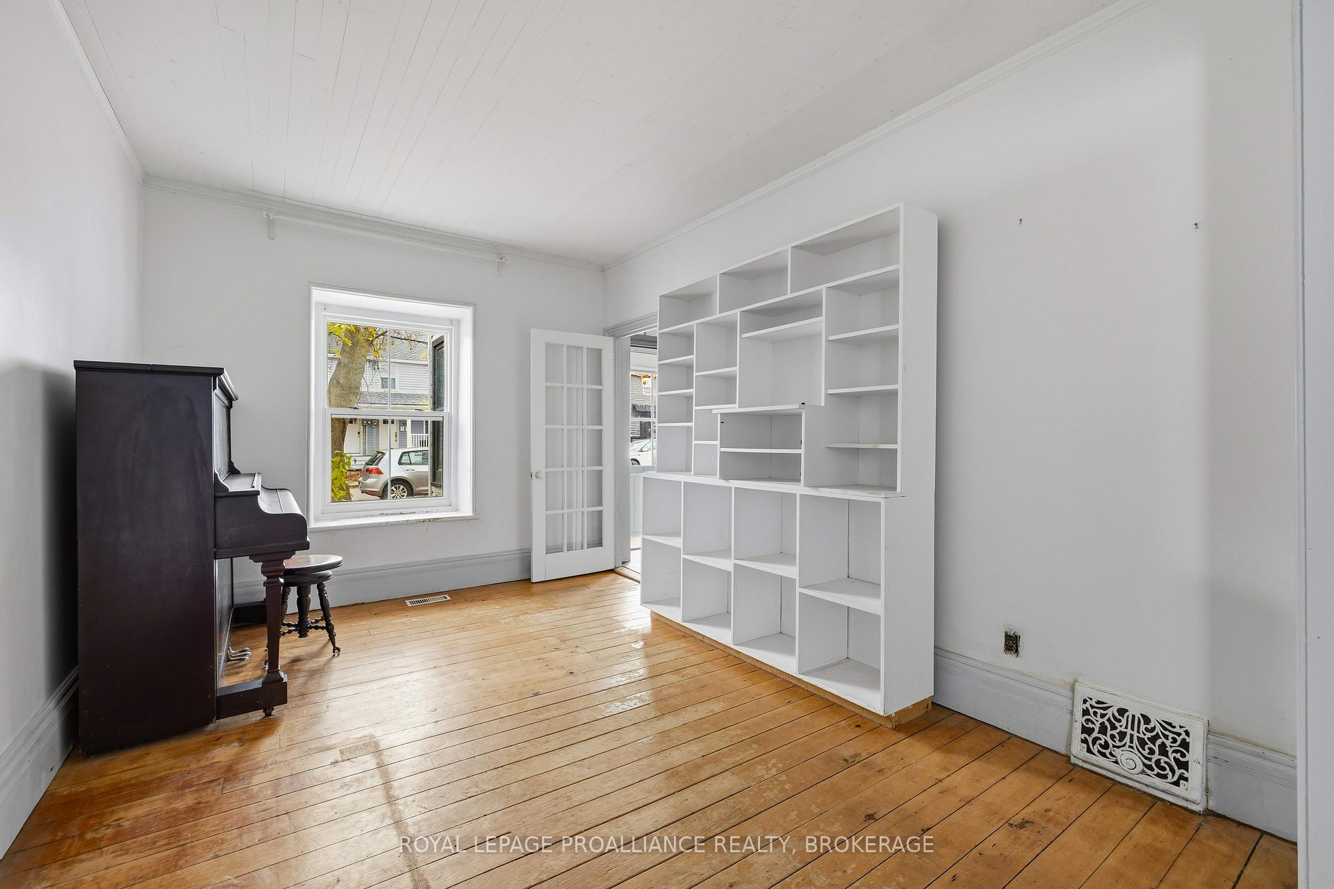 Photo 15 of 113 Charles Street, Kingston, East of Sir John A. Blvd — HOMEH