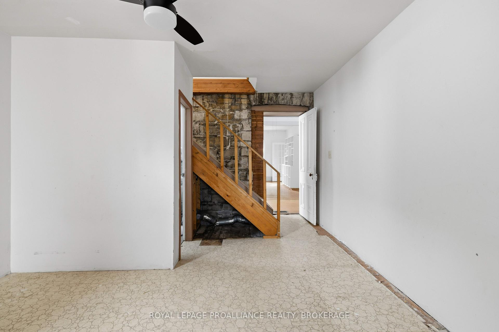 Photo 20 of 113 Charles Street, Kingston, East of Sir John A. Blvd — HOMEH