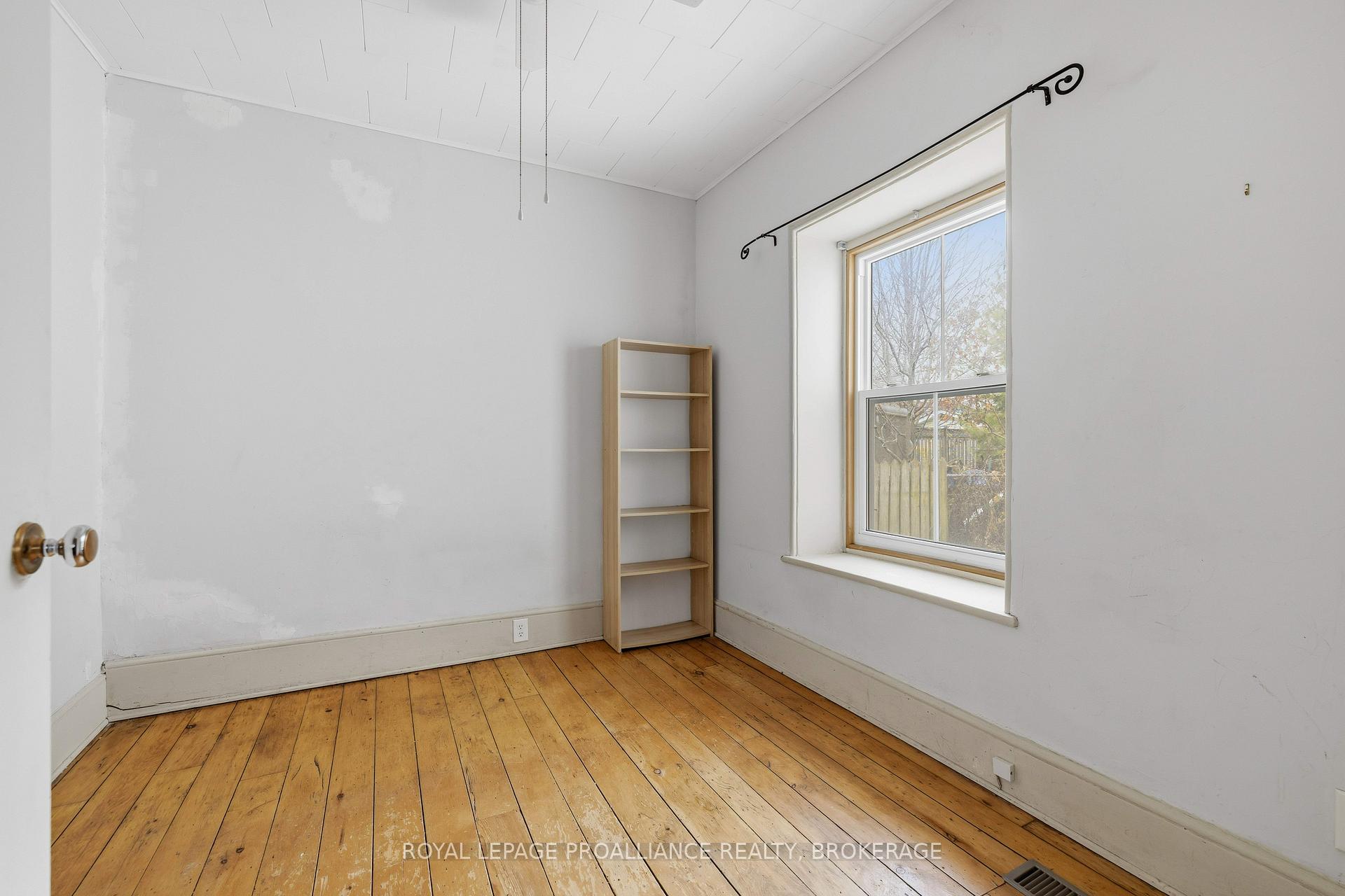 Photo 27 of 113 Charles Street, Kingston, East of Sir John A. Blvd — HOMEH