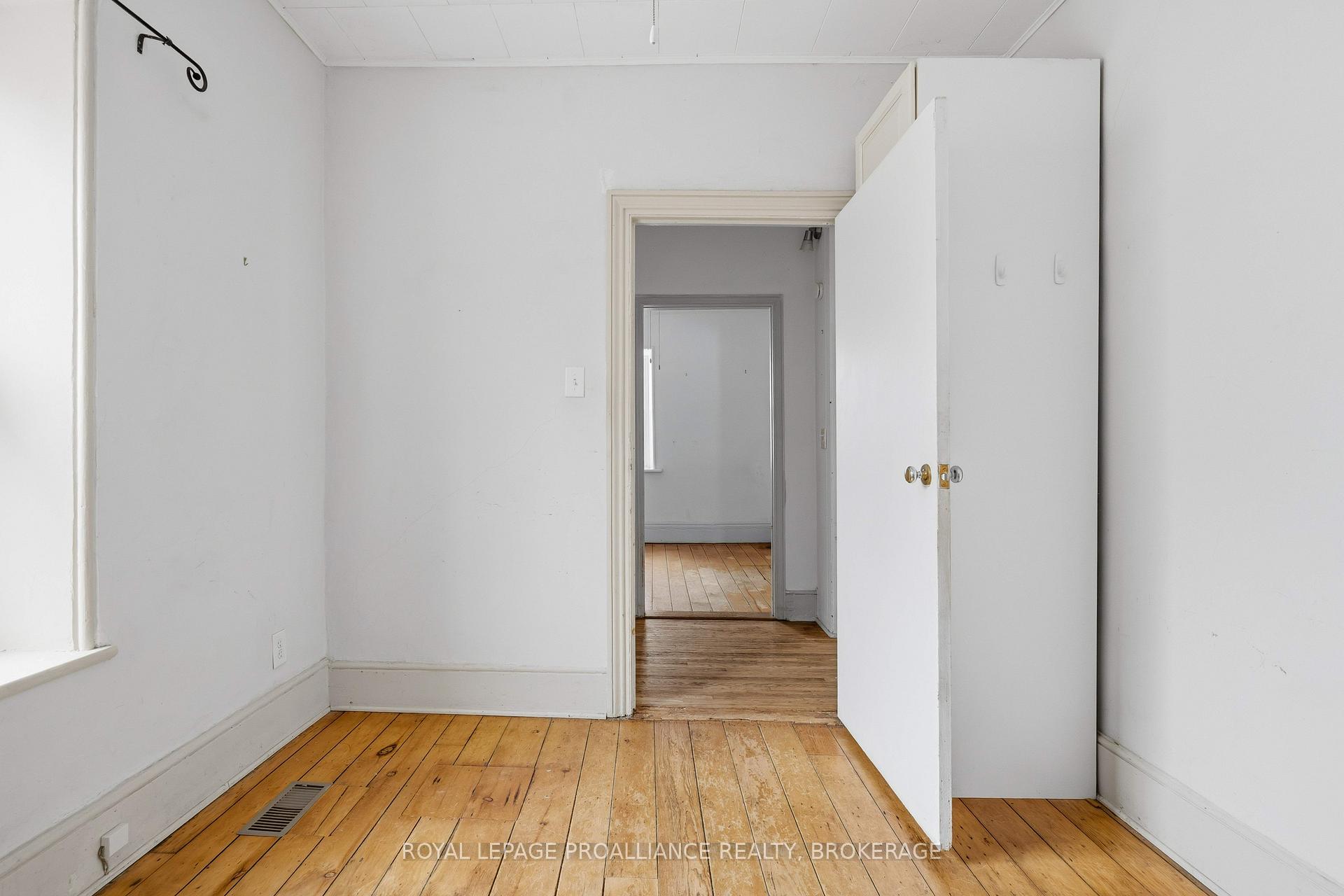 Photo 28 of 113 Charles Street, Kingston, East of Sir John A. Blvd — HOMEH