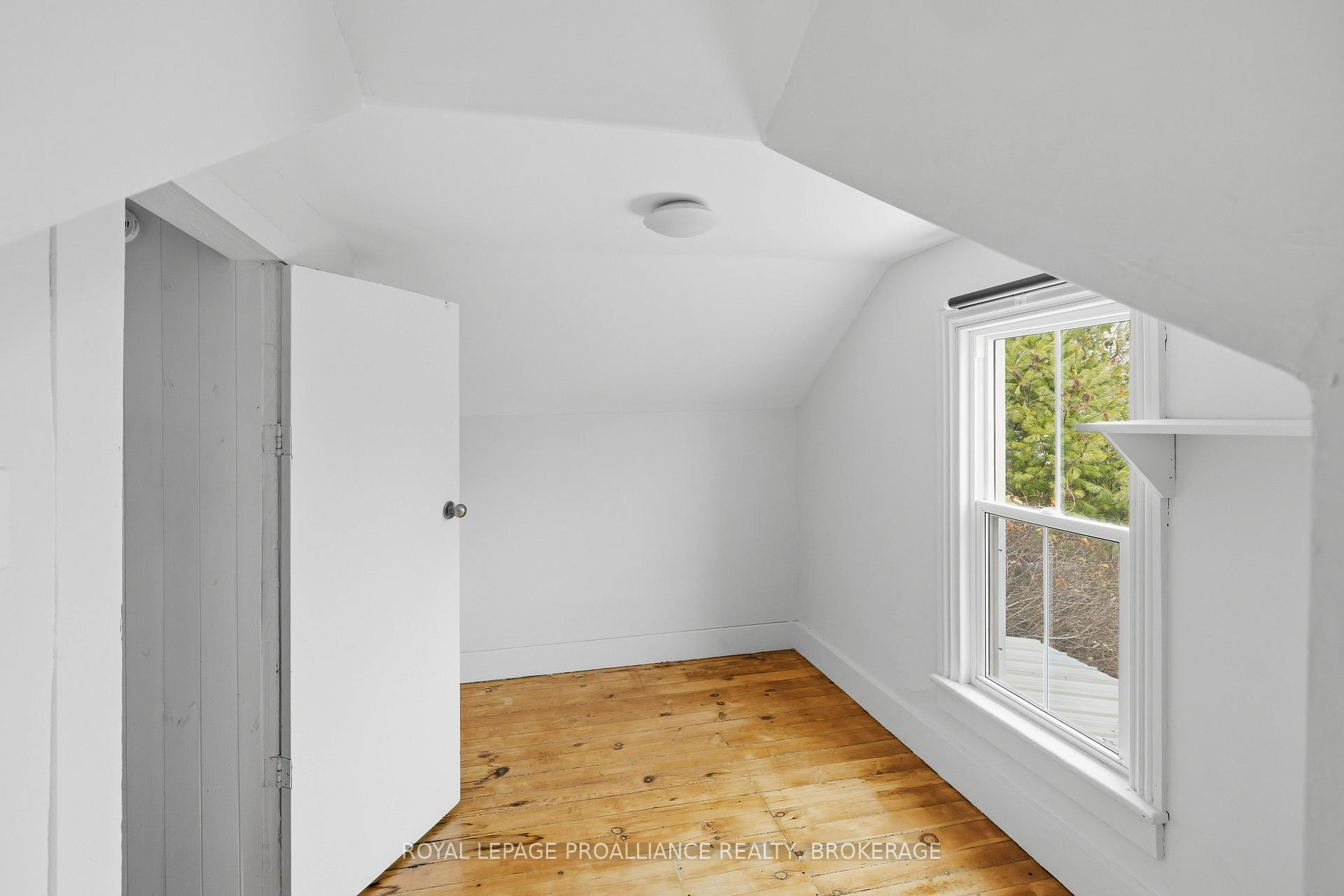 Photo 34 of 113 Charles Street, Kingston, East of Sir John A. Blvd — HOMEH