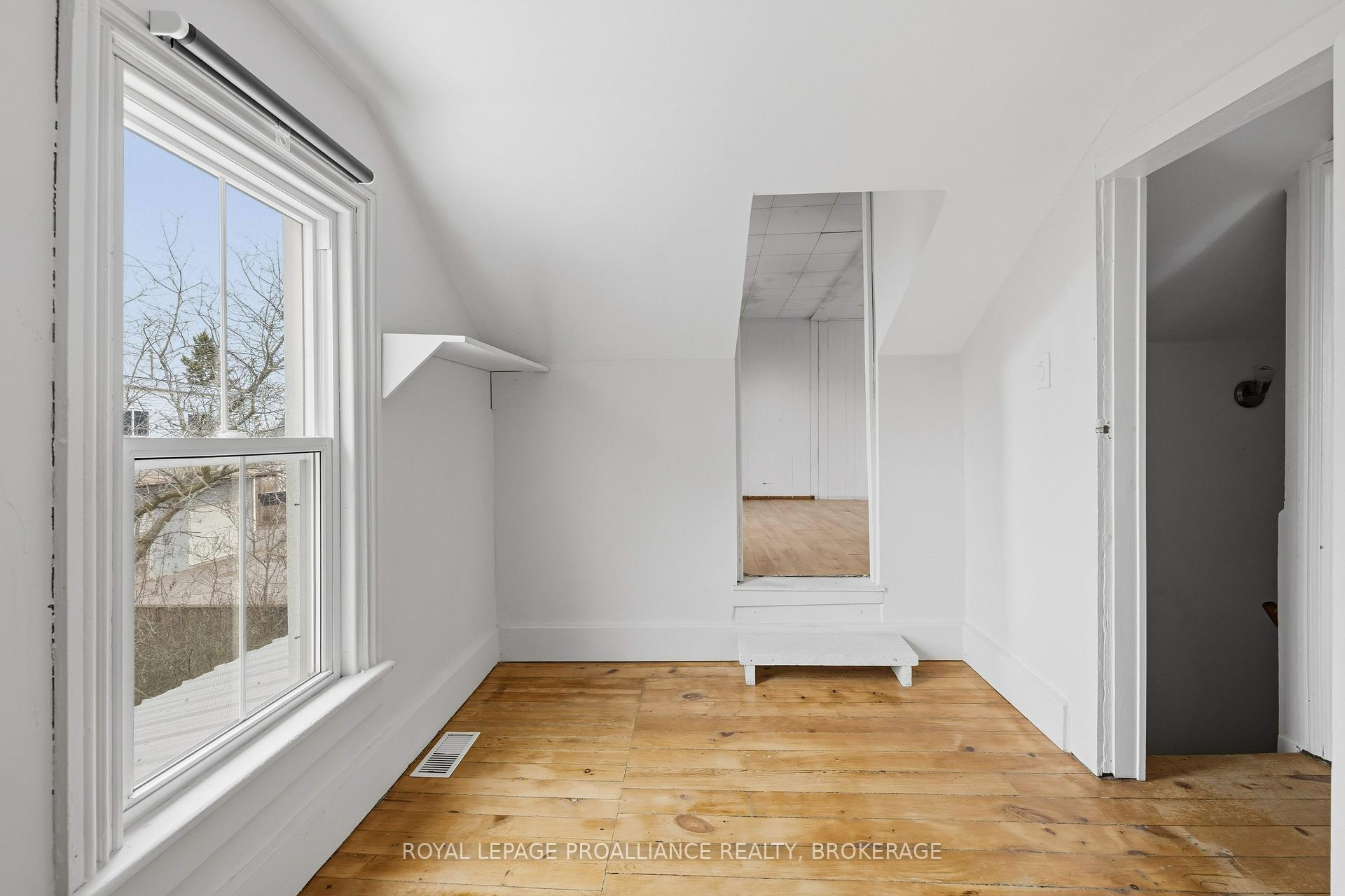 Photo 35 of 113 Charles Street, Kingston, East of Sir John A. Blvd — HOMEH