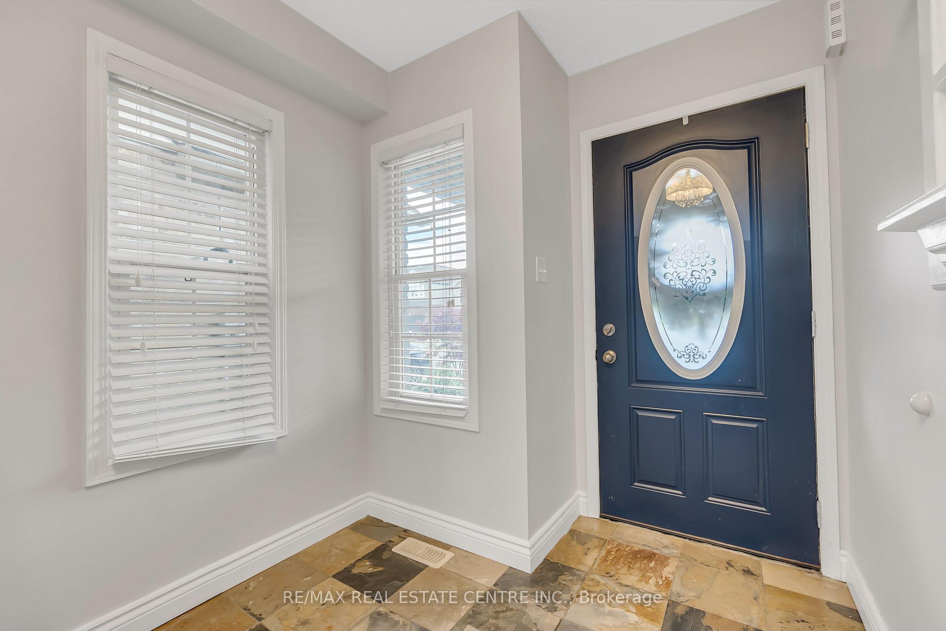 Photo 4 of 110 Parkvale Drive, Kitchener — HOMEH
