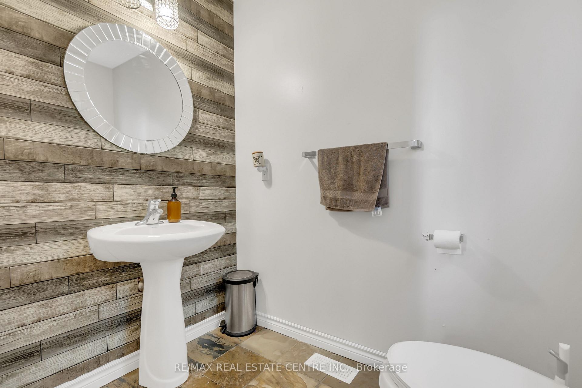 Photo 5 of 110 Parkvale Drive, Kitchener — HOMEH