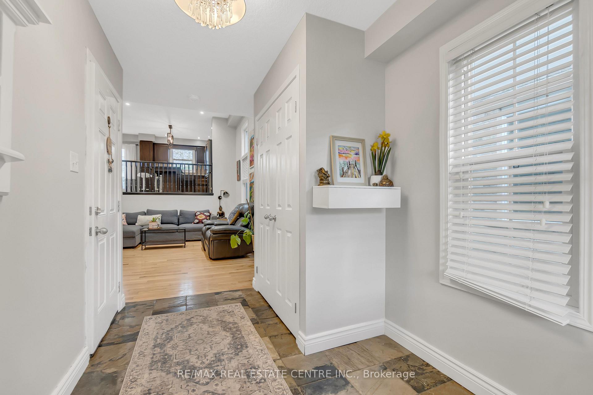 Photo 6 of 110 Parkvale Drive, Kitchener — HOMEH