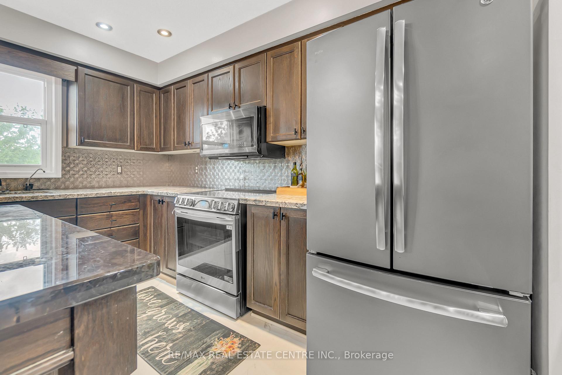 Photo 14 of 110 Parkvale Drive, Kitchener — HOMEH