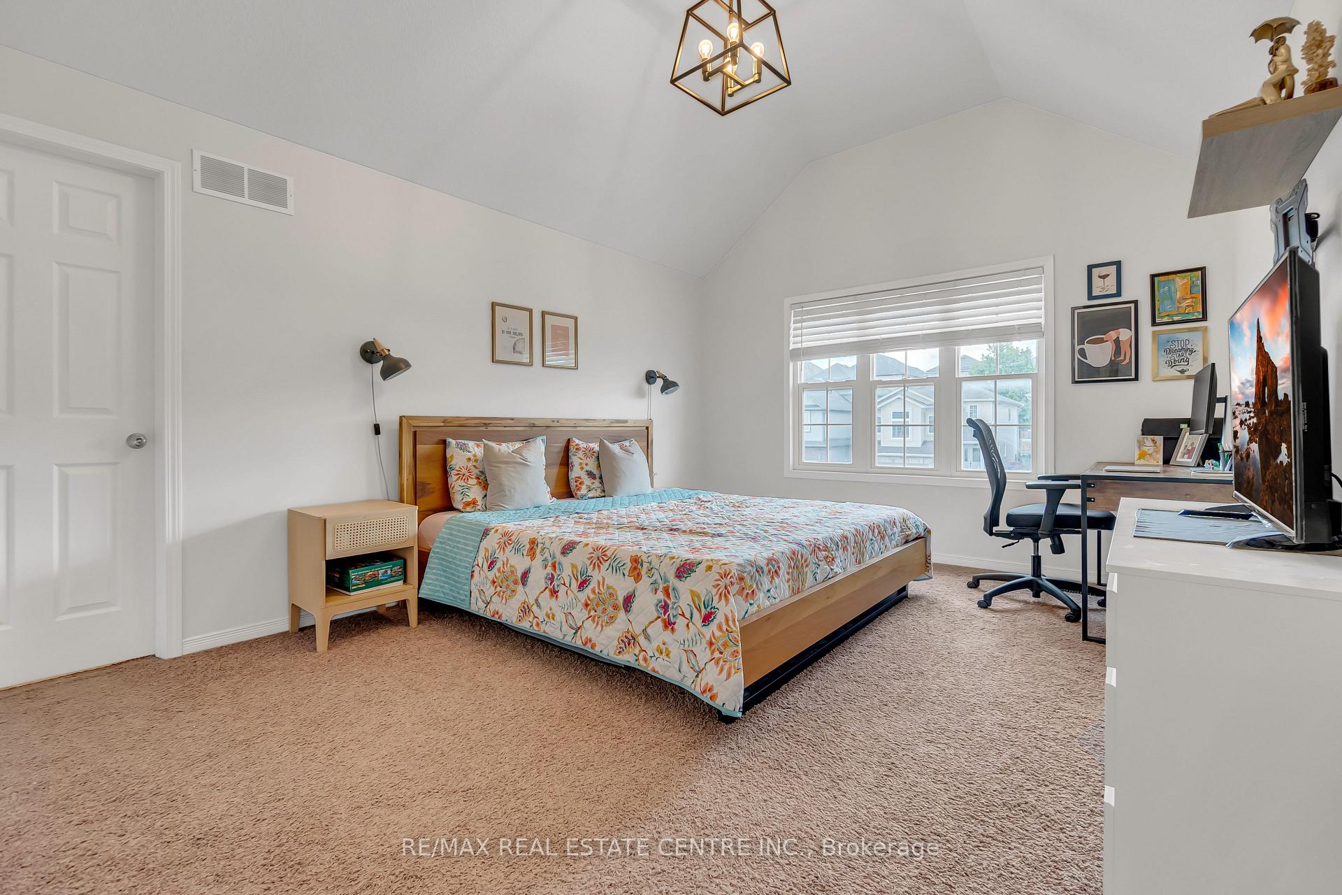 Photo 17 of 110 Parkvale Drive, Kitchener — HOMEH
