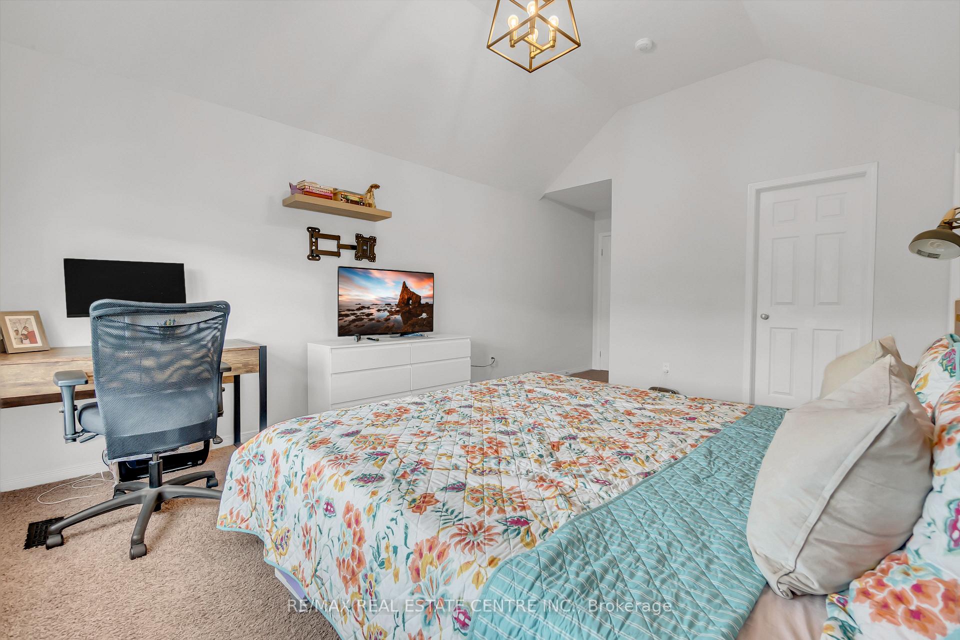 Photo 18 of 110 Parkvale Drive, Kitchener — HOMEH