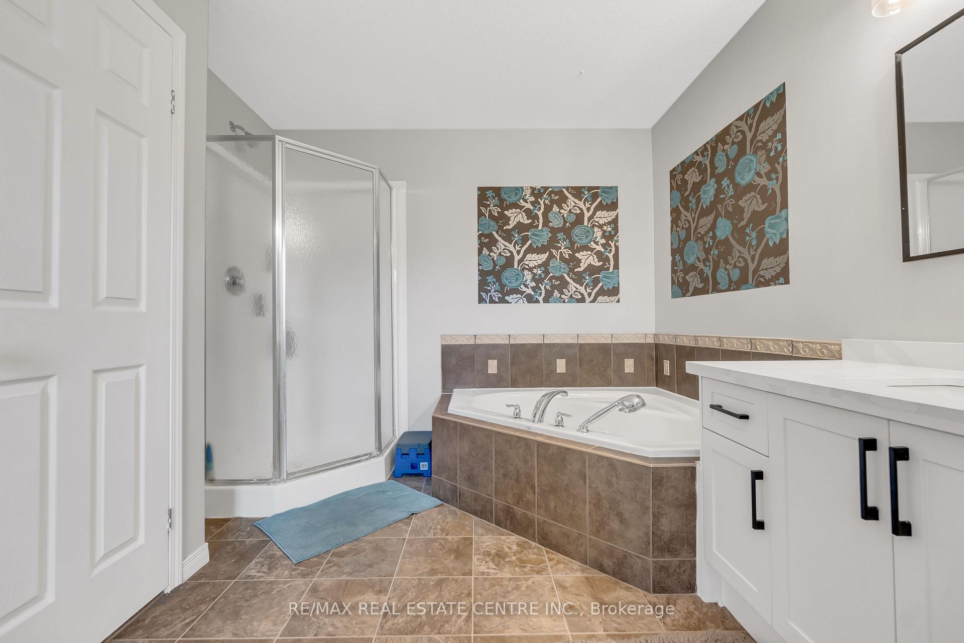Photo 19 of 110 Parkvale Drive, Kitchener — HOMEH