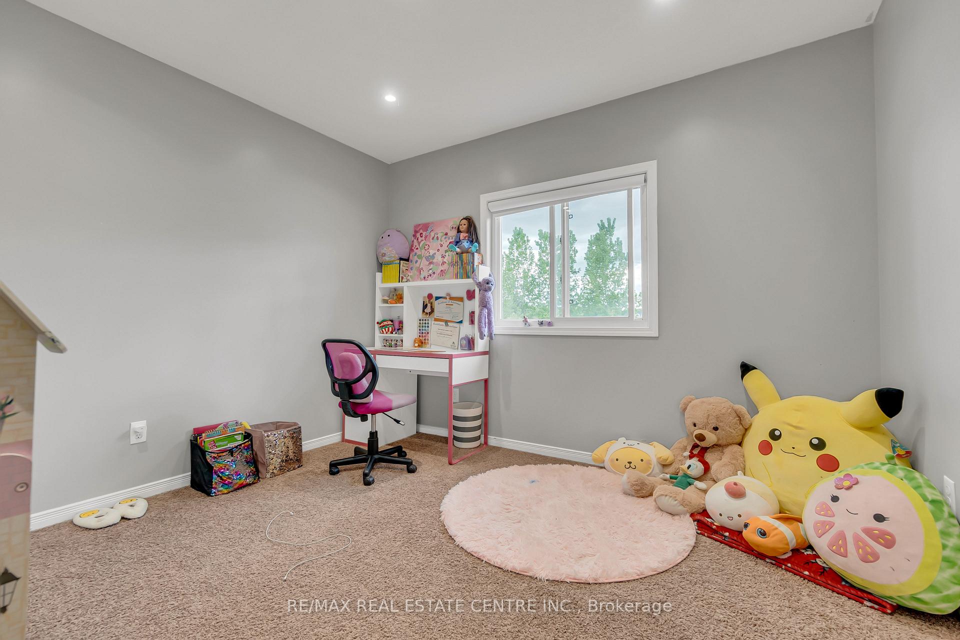 Photo 20 of 110 Parkvale Drive, Kitchener — HOMEH
