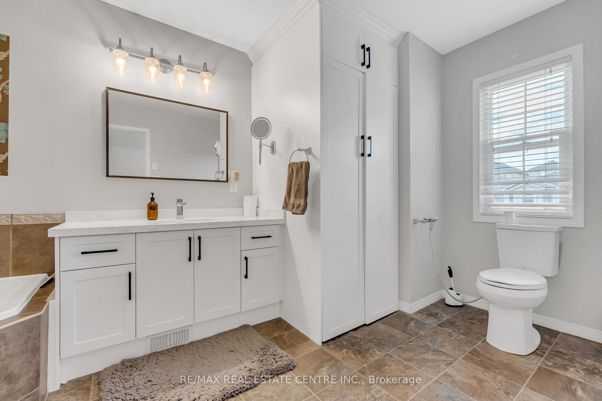 Photo 21 of 110 Parkvale Drive, Kitchener — HOMEH
