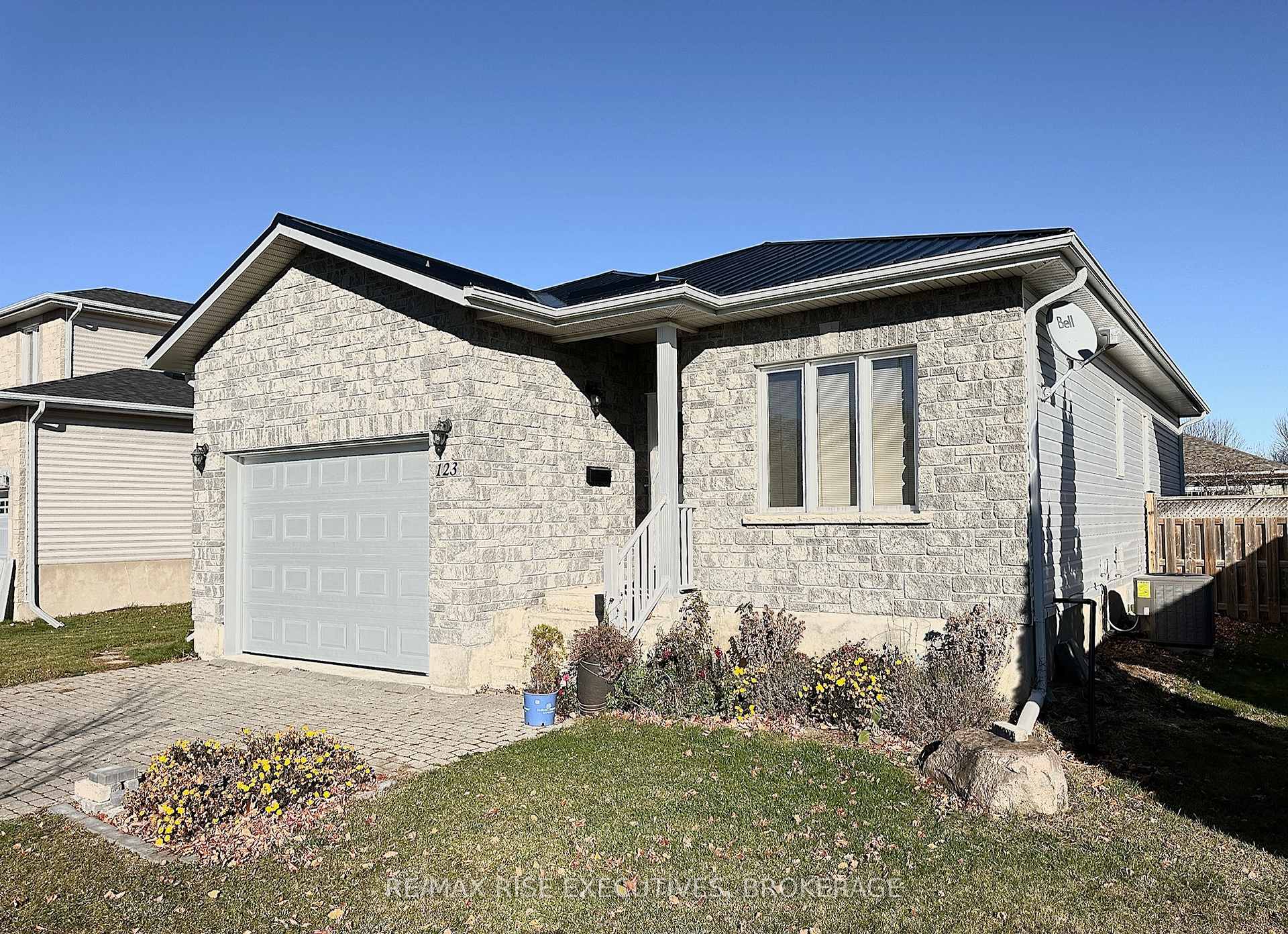 Photo 2 of 123 Macdougall Drive, Loyalist, Amherstview — HOMEH