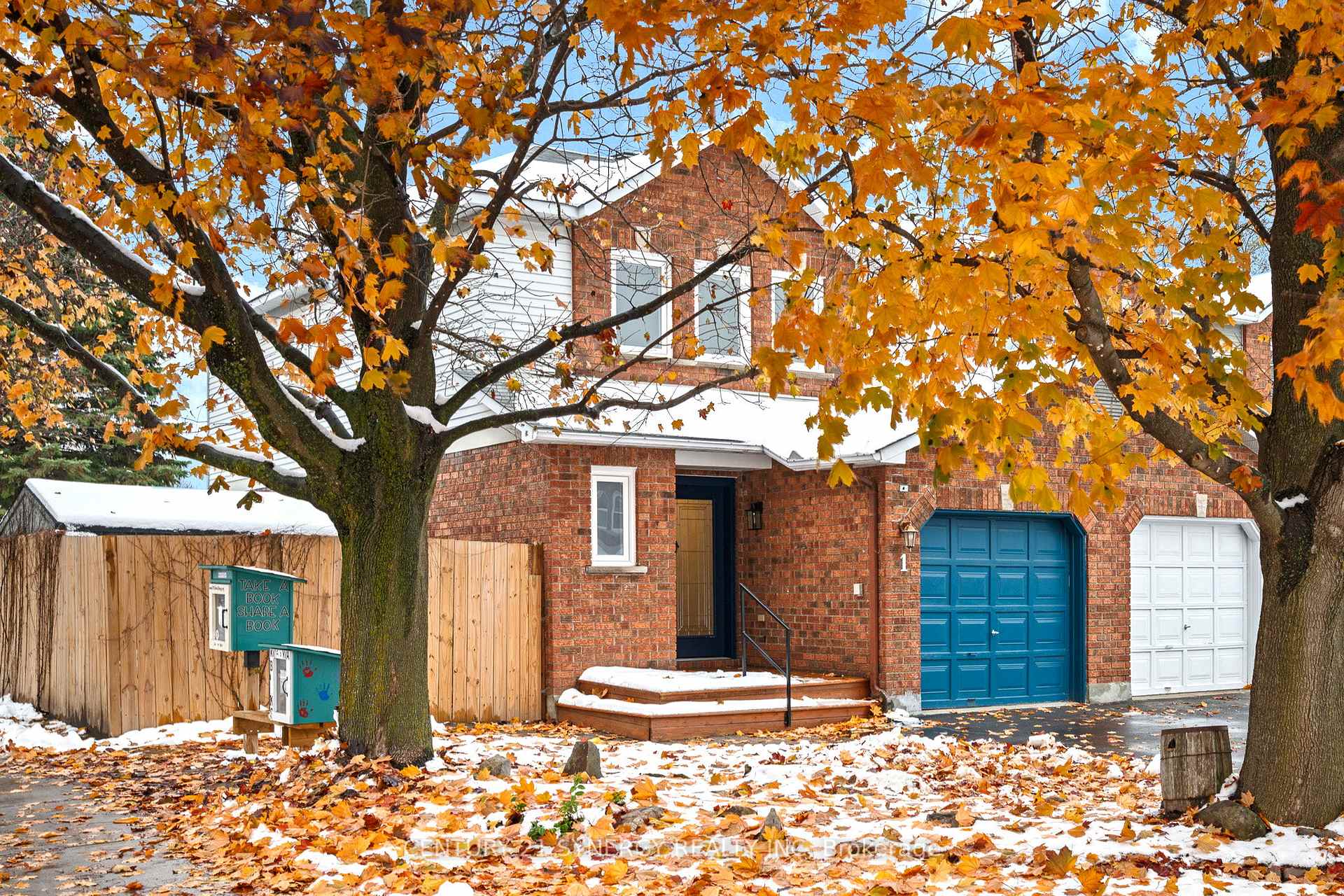 Photo 2 of 1 Hendrie Court, Ottawa, Kanata - Katimavik — HOMEH