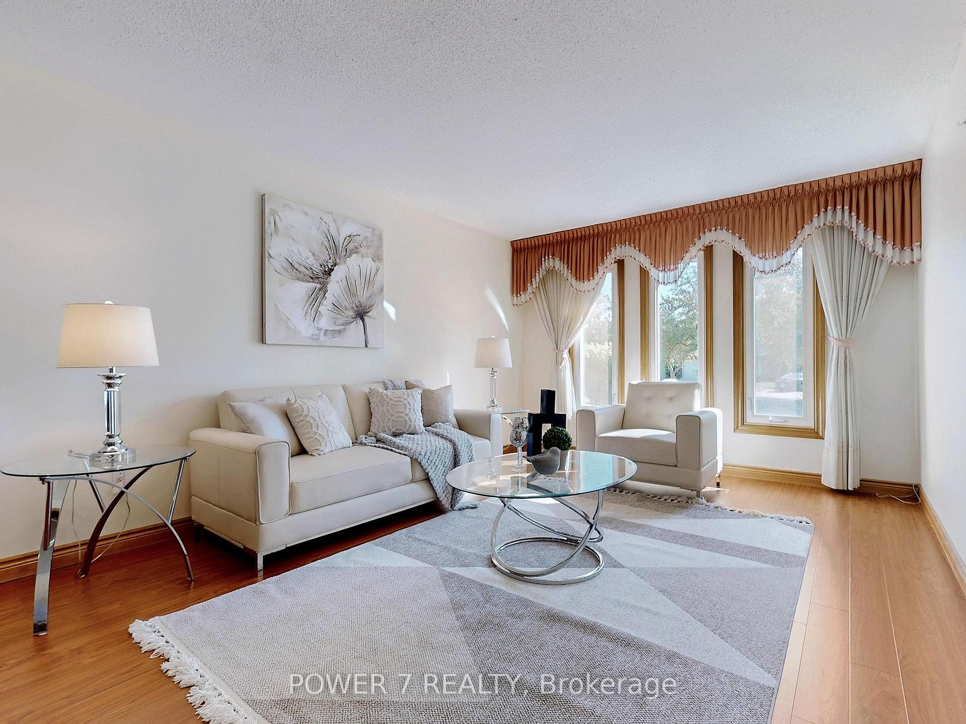 Photo 5 of 54 Hewlett Crescent, Markham, Markville — HOMEH