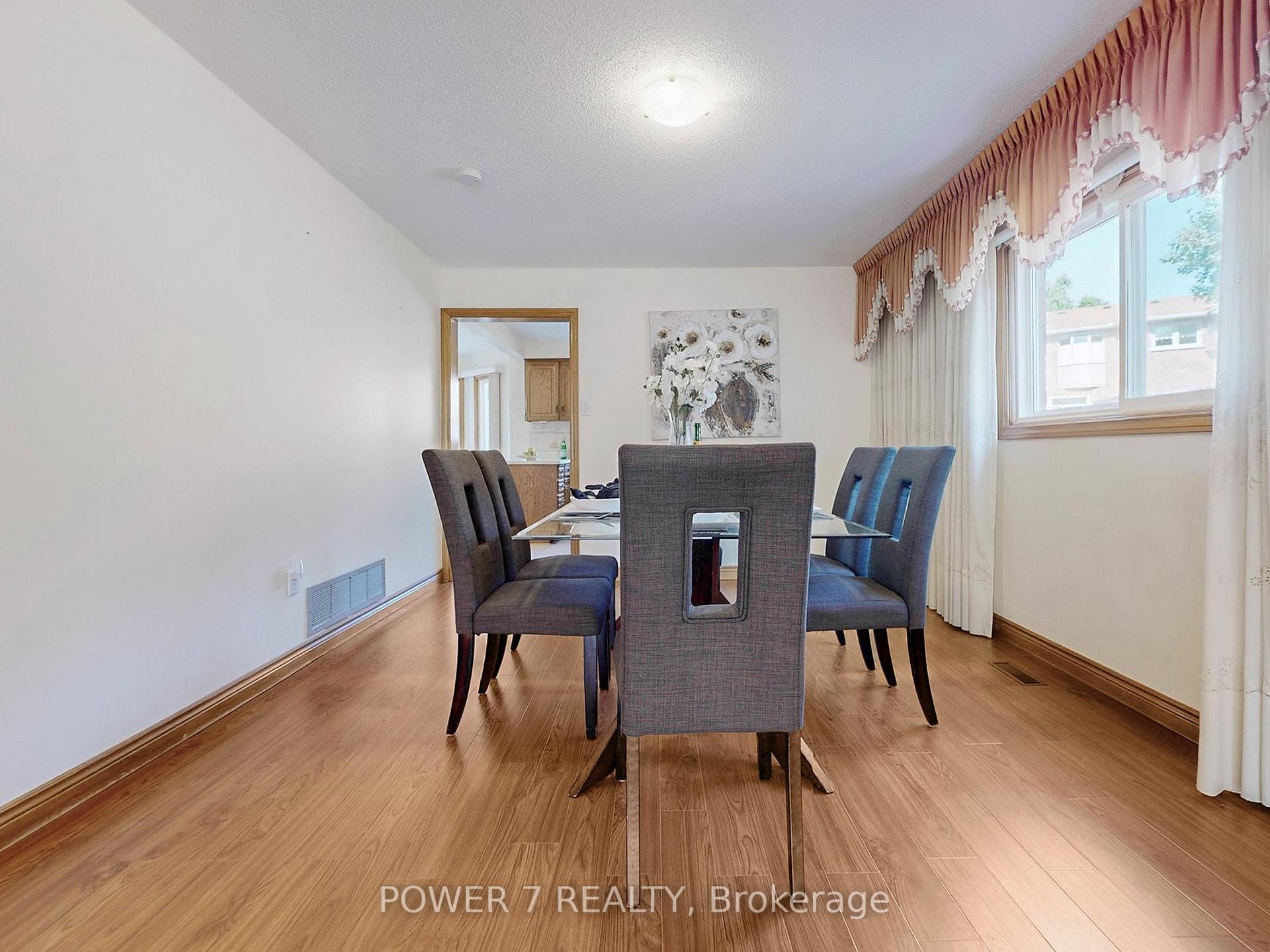 Photo 8 of 54 Hewlett Crescent, Markham, Markville — HOMEH