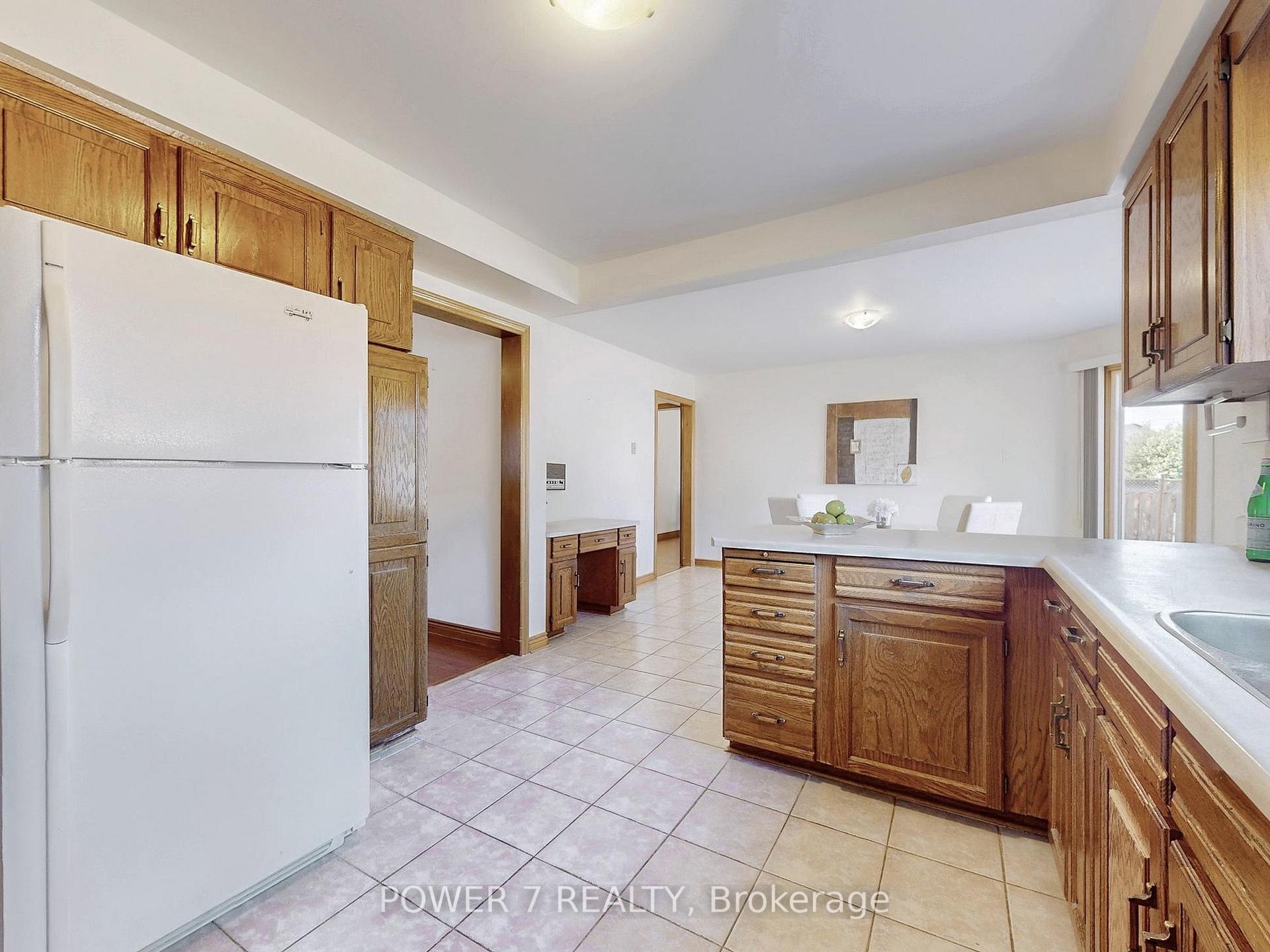 Photo 13 of 54 Hewlett Crescent, Markham, Markville — HOMEH