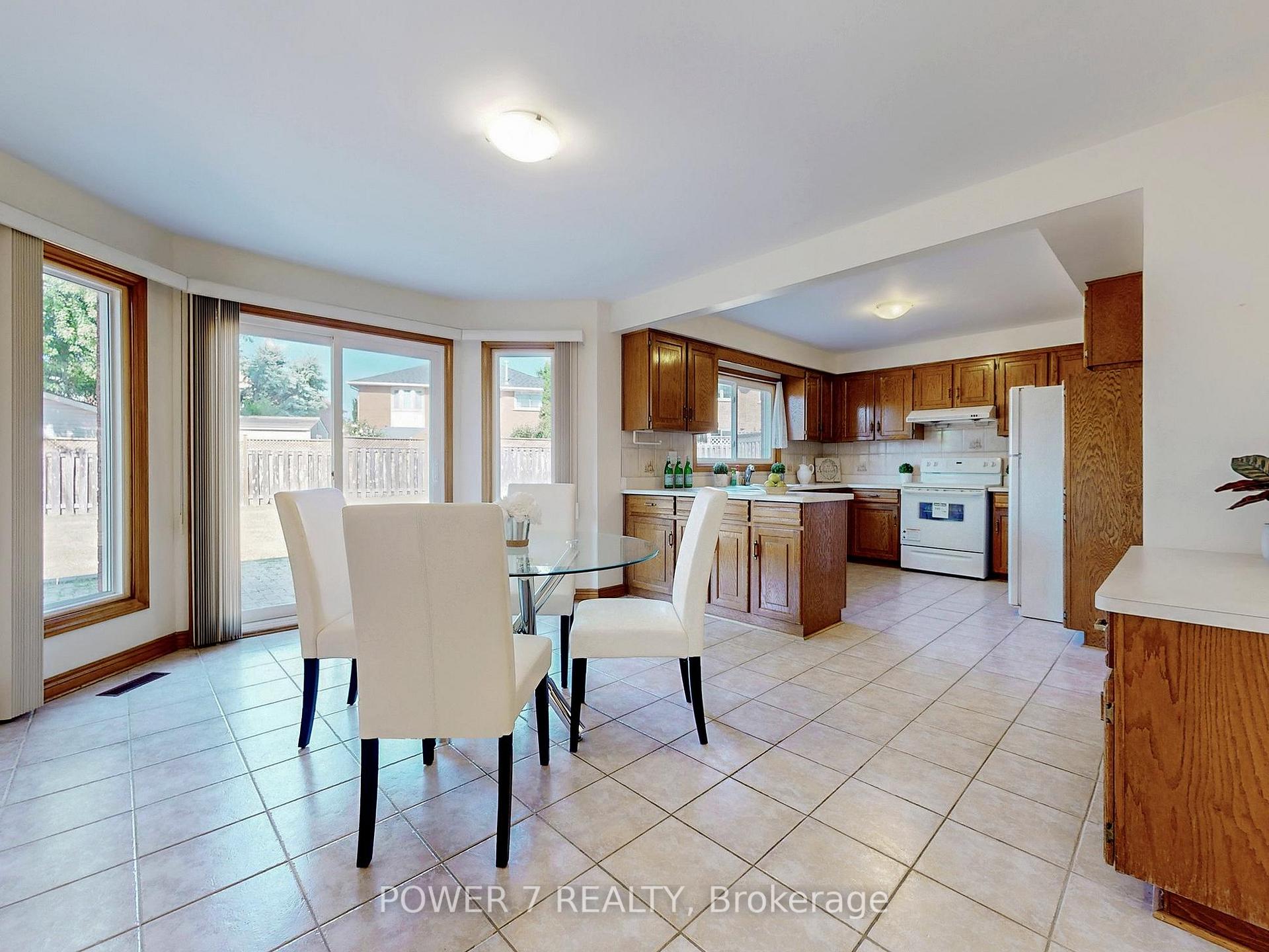Photo 15 of 54 Hewlett Crescent, Markham, Markville — HOMEH