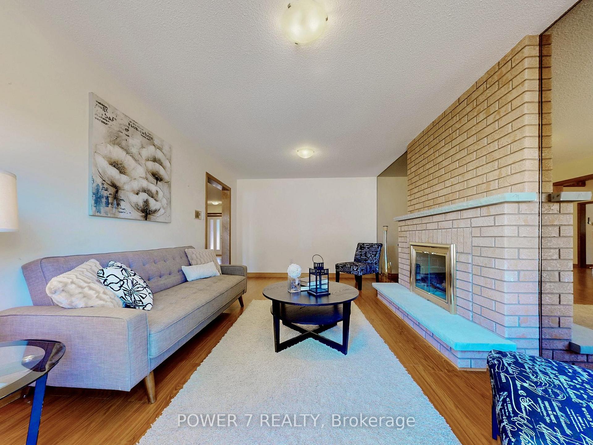Photo 17 of 54 Hewlett Crescent, Markham, Markville — HOMEH
