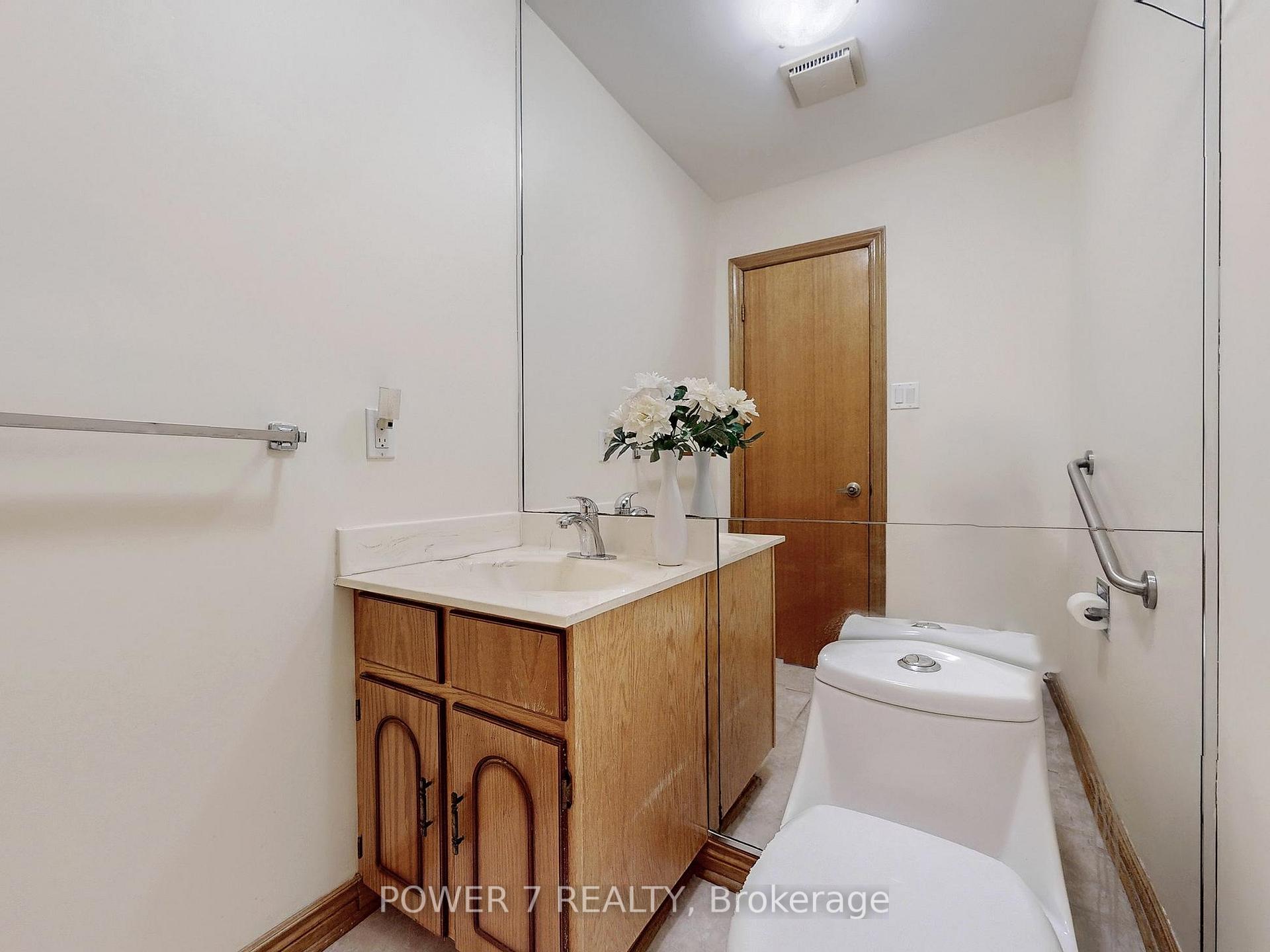 Photo 20 of 54 Hewlett Crescent, Markham, Markville — HOMEH