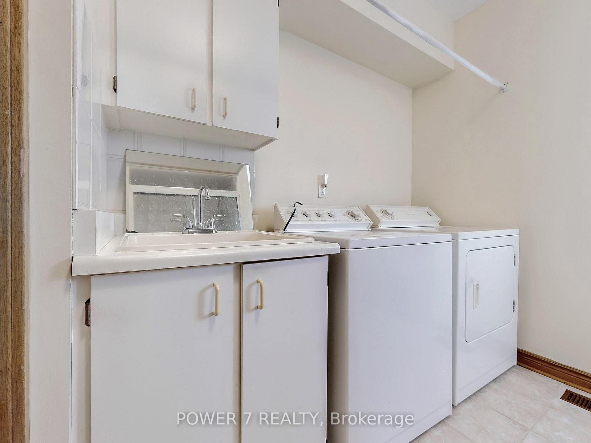 Photo 21 of 54 Hewlett Crescent, Markham, Markville — HOMEH