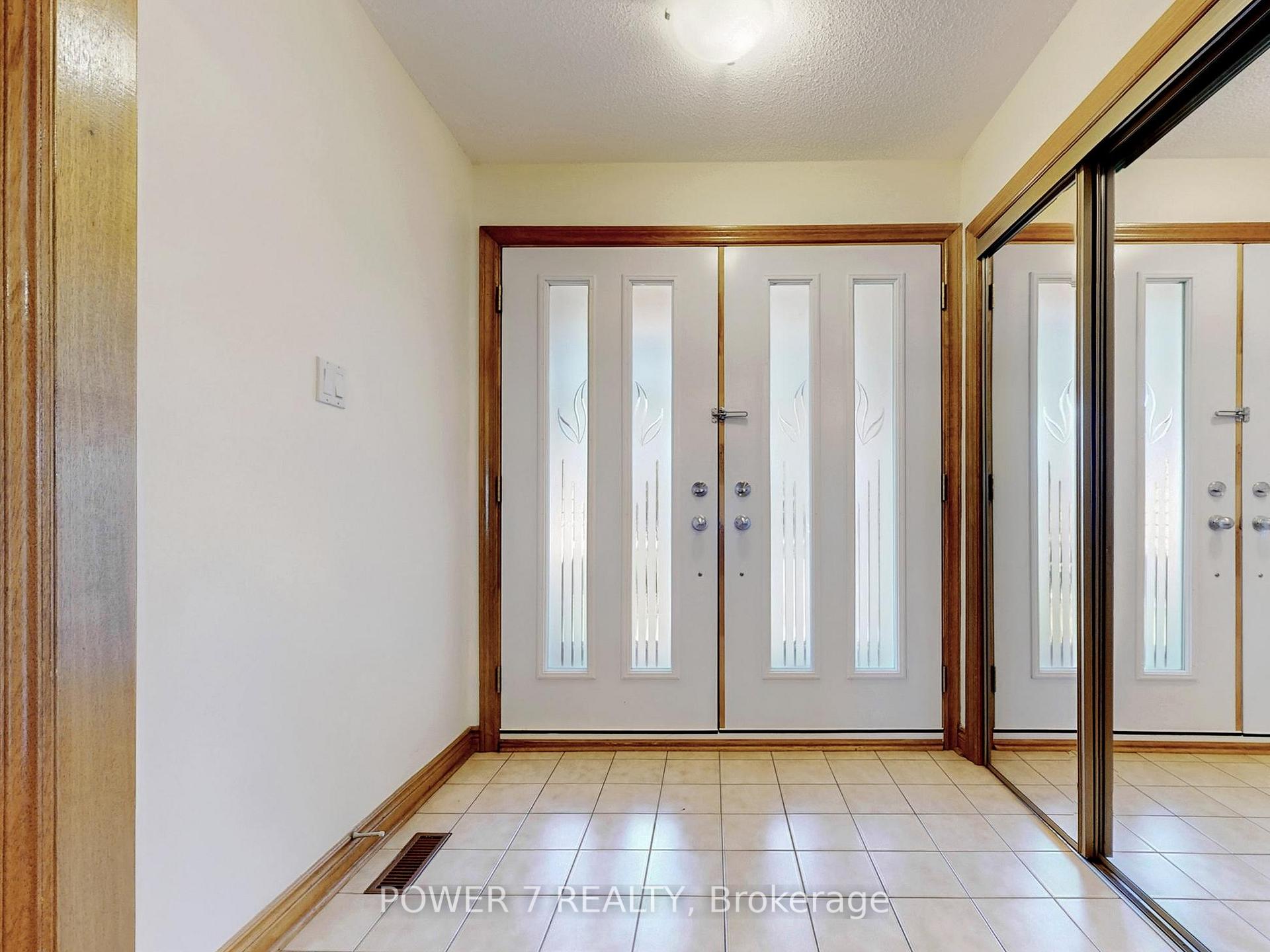 Photo 22 of 54 Hewlett Crescent, Markham, Markville — HOMEH