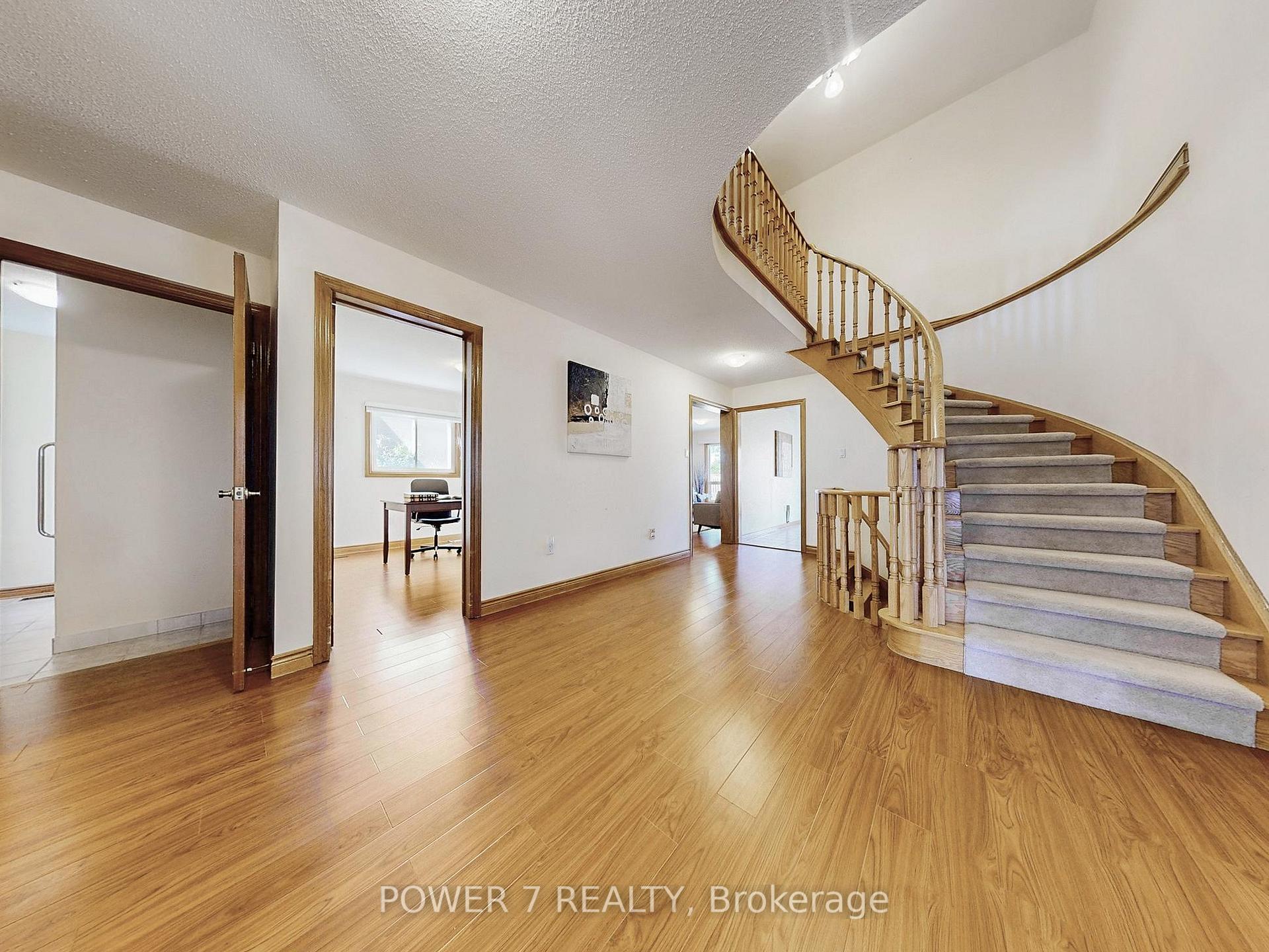 Photo 23 of 54 Hewlett Crescent, Markham, Markville — HOMEH