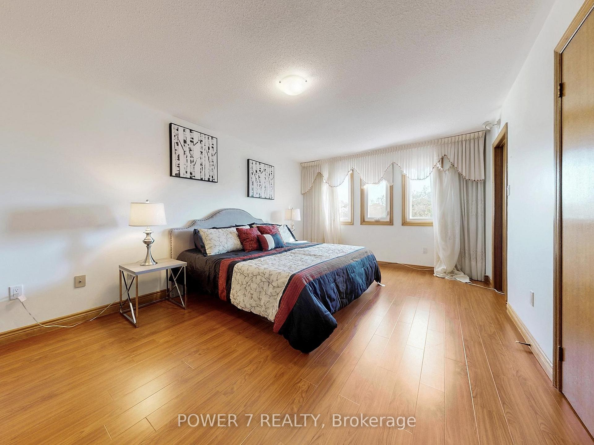 Photo 25 of 54 Hewlett Crescent, Markham, Markville — HOMEH