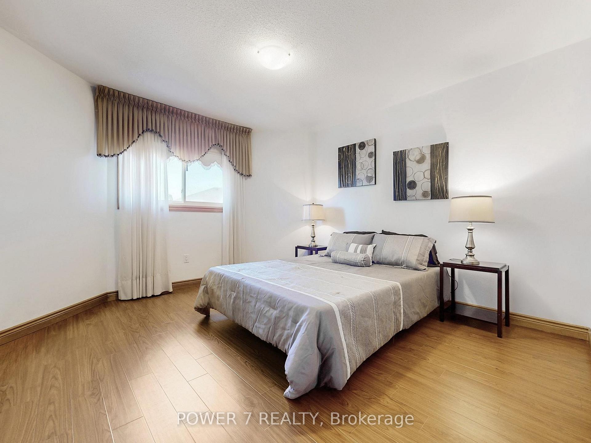 Photo 30 of 54 Hewlett Crescent, Markham, Markville — HOMEH