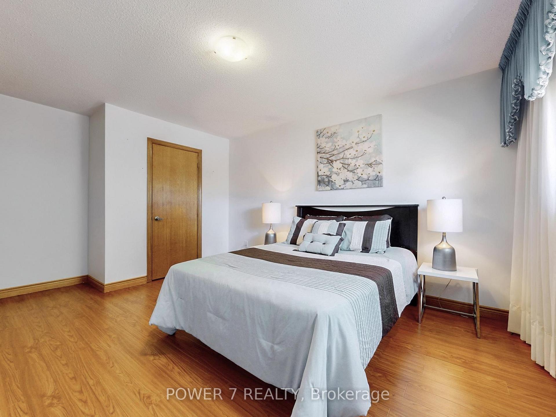 Photo 33 of 54 Hewlett Crescent, Markham, Markville — HOMEH
