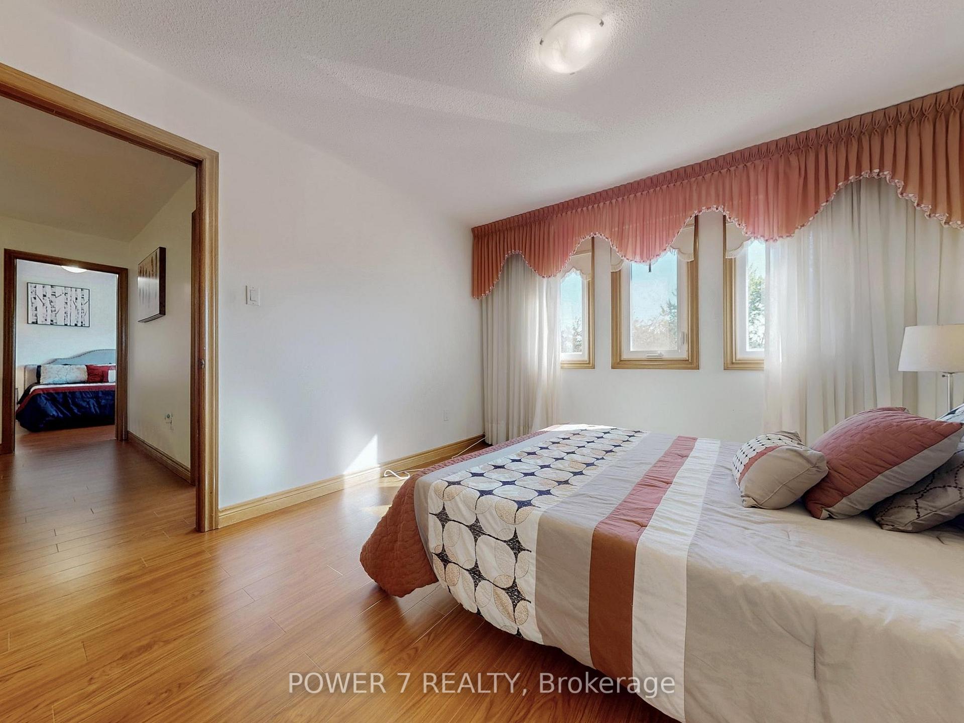 Photo 35 of 54 Hewlett Crescent, Markham, Markville — HOMEH