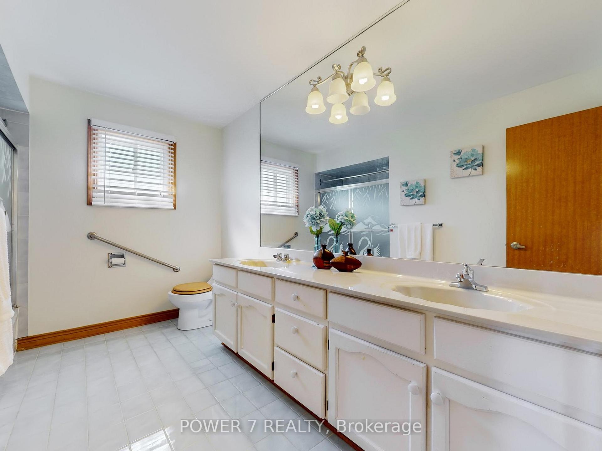 Photo 38 of 54 Hewlett Crescent, Markham, Markville — HOMEH