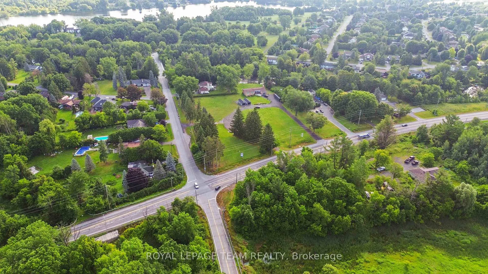 Front of 4003 Rideau Valley Drive N