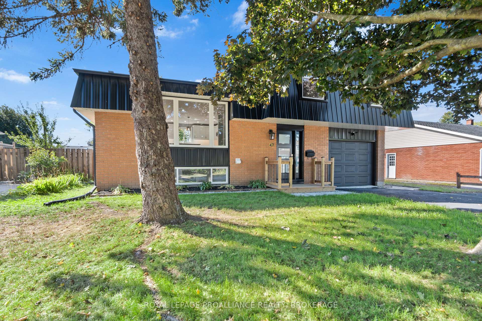 Photo 4 of 47 Inverness Crescent, Kingston, West of Sir John A. Blvd — HOMEH