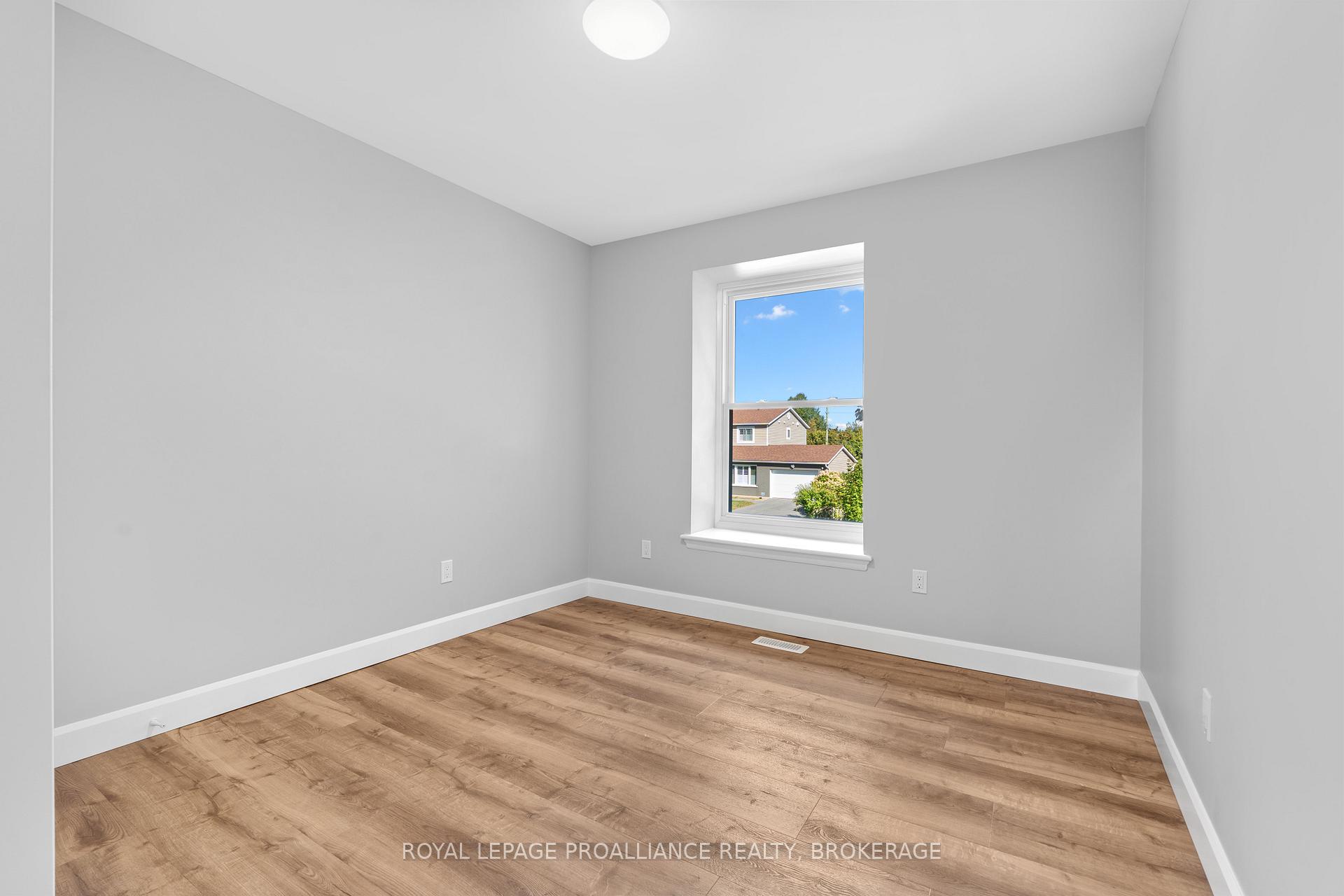 Photo 24 of 47 Inverness Crescent, Kingston, West of Sir John A. Blvd — HOMEH