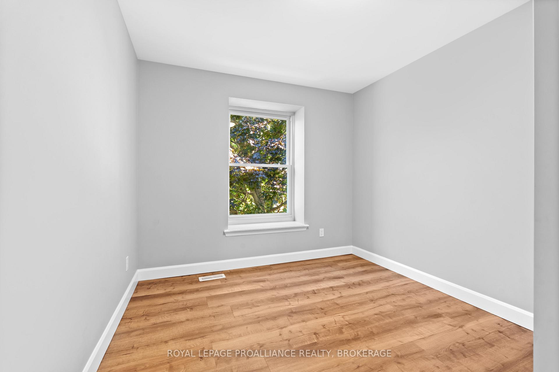 Photo 28 of 47 Inverness Crescent, Kingston, West of Sir John A. Blvd — HOMEH