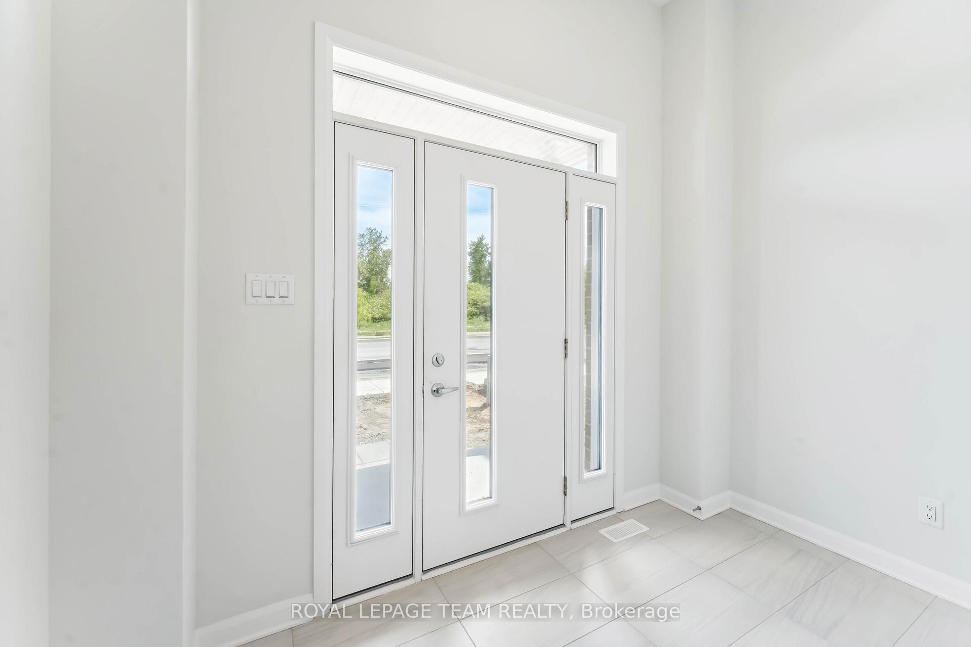 Photo 2 of 5045 Abbott Street E, Ottawa, Kanata - Emerald Meadows/Trailwest — HOMEH