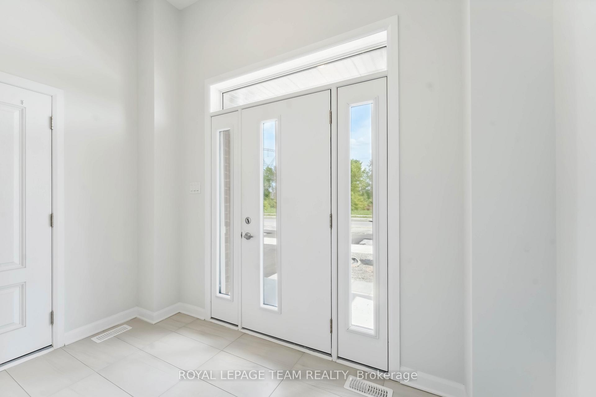Photo 3 of 5045 Abbott Street E, Ottawa, Kanata - Emerald Meadows/Trailwest — HOMEH